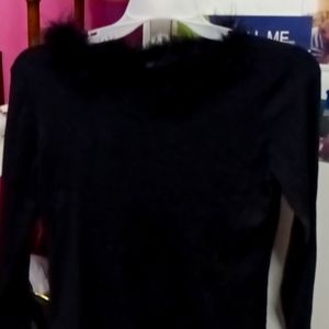 Joseph A black sweater w/ faux fur collar & cuffs